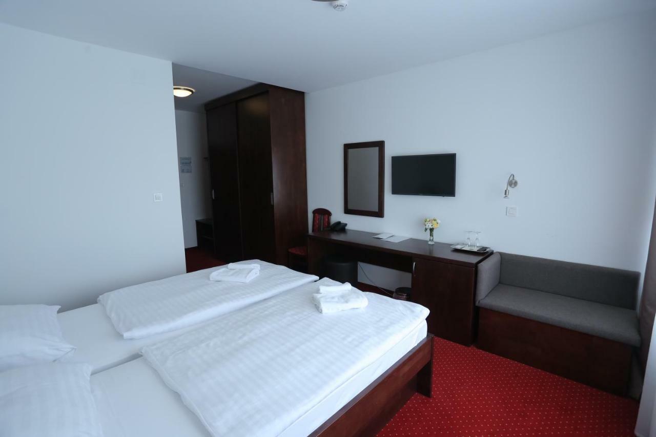 Hotel Orion Ivanec Bagian luar foto